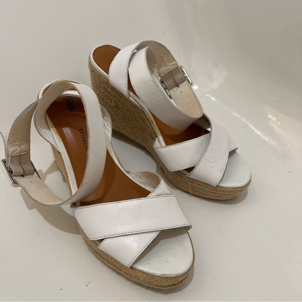 Gap size 9 white cross strap wedge‎ heels